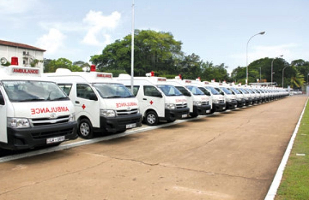 රෝහල් 132 කට රාජිතගෙන් ගිලන් රථ 132ක් !