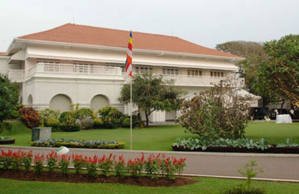 අරලියගහ මන්දිරයේ : ඇතුලේ කචල් !