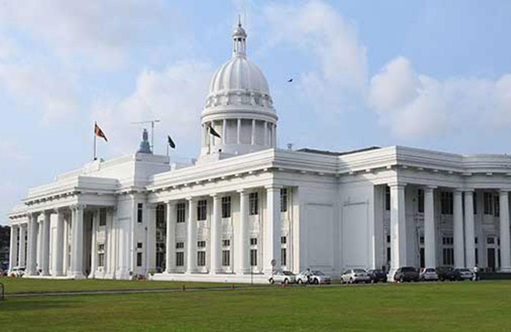 අලුත උපන් බිළිදා කාණුවේ මියයයි : සැකකාර පොහොට්ටු මන්ත්‍රී පොලිසියේ !