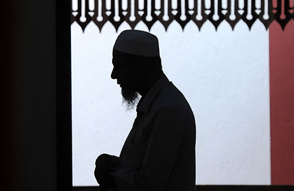 සිරියාවට ගිය පුතා ලක්ෂ 40 කට වඩා එවලා : පියා පොලිසියට දන්වයි !