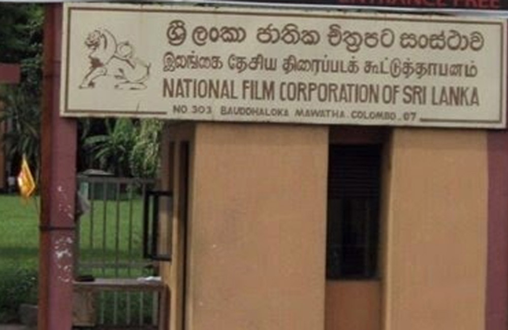 කොරෝනා අස්සේ - චිත්‍රපට සංස්ථාවේ වෙනස් සැලකිලි : පිරිසක් සාප කරයි !