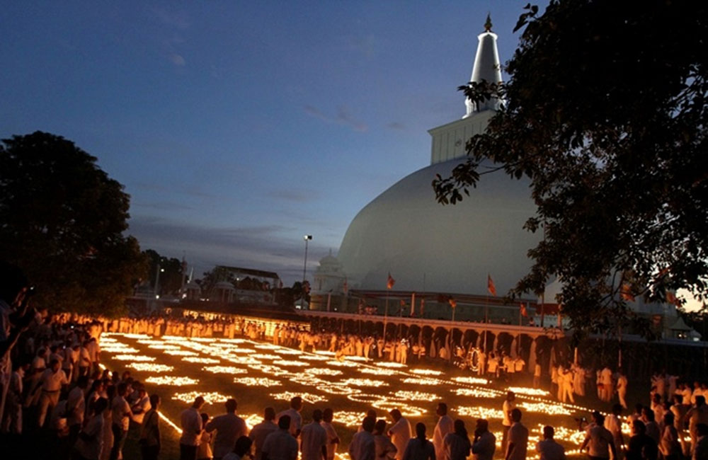 නවම් පුන් පොහෝ දින ඇමති රවී පිංකම් රැසක !