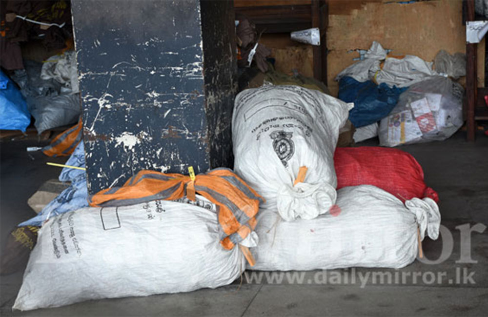 අද සේවයට නොඑන තැපැල් සේවකයින්ගේ රැකියා අවධානමේ !