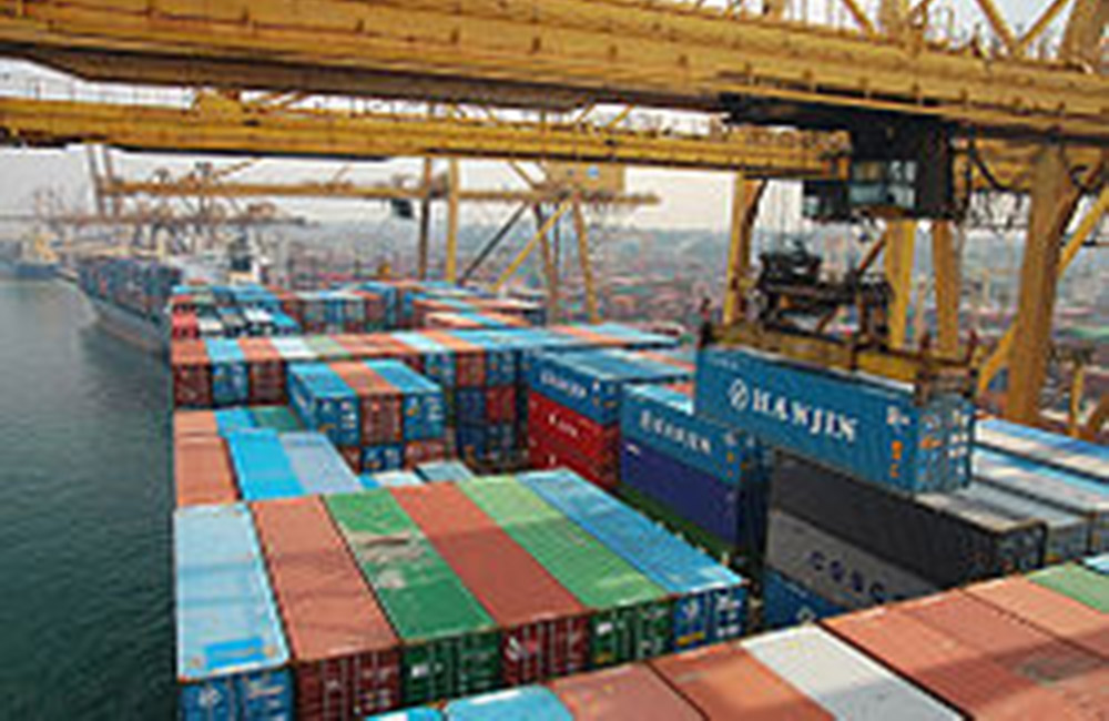 වරායේ වැඩත් සේවක ආරක්ෂාවත් රකින්න : ජොන්ස්ටන් ඇමති වැඩ හදයි !