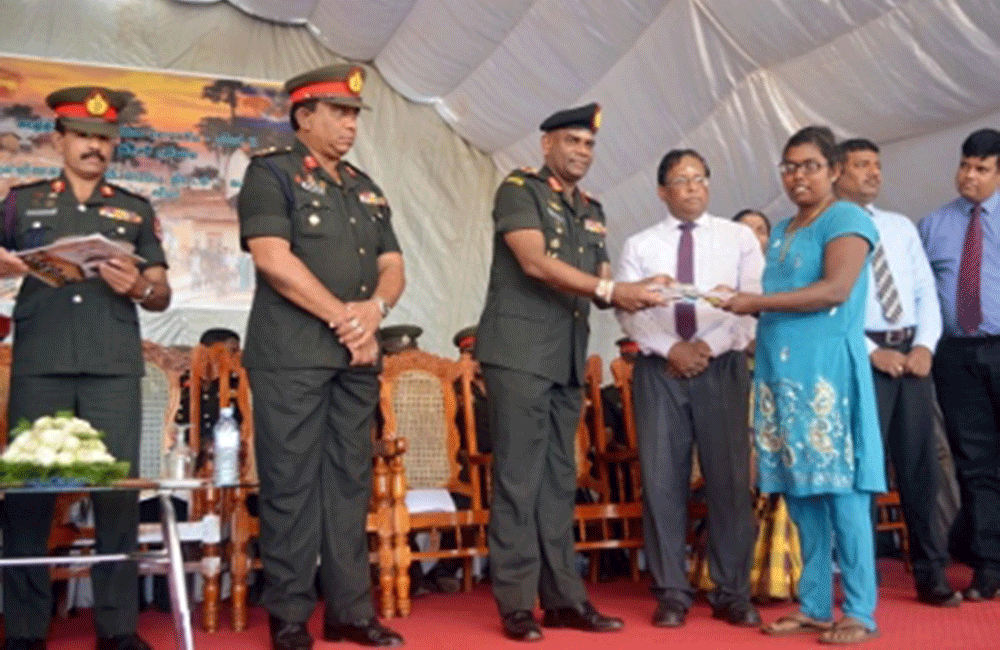 අවතැන් වූ පවුල් සඳහා යුද හමුදාවෙන් නිවාස