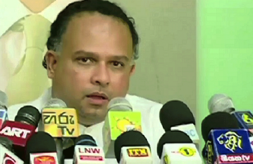 'එජාප නායකත්වය බාරගන්න කිසිවකු ඉදිරිපත්වී නැහැ' - නවීන්
