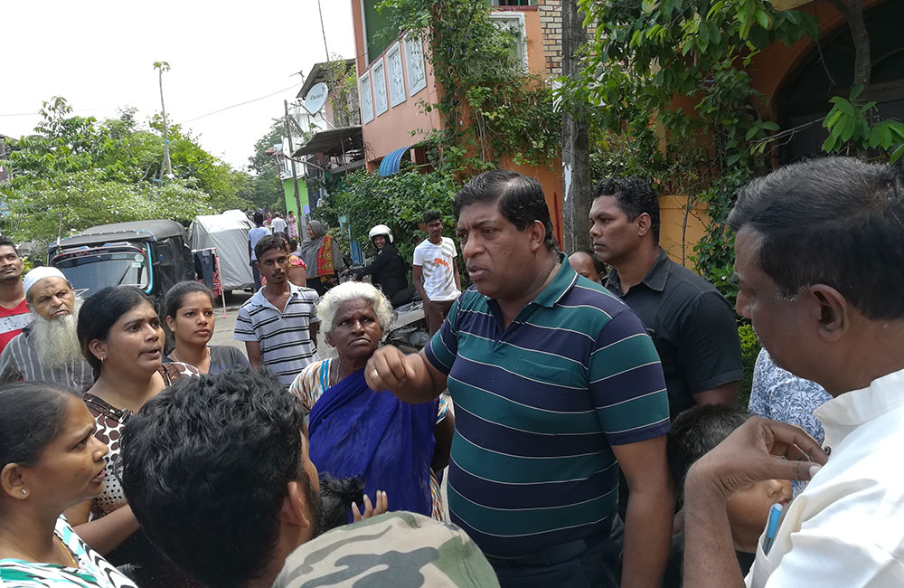 හැකිනම් රුපියල බාල්දුවීම වළක්වන හැටි කියන්න : රවී මහ බැංකු නිලධාරීන්ගේ රෙදි ගලවයි !