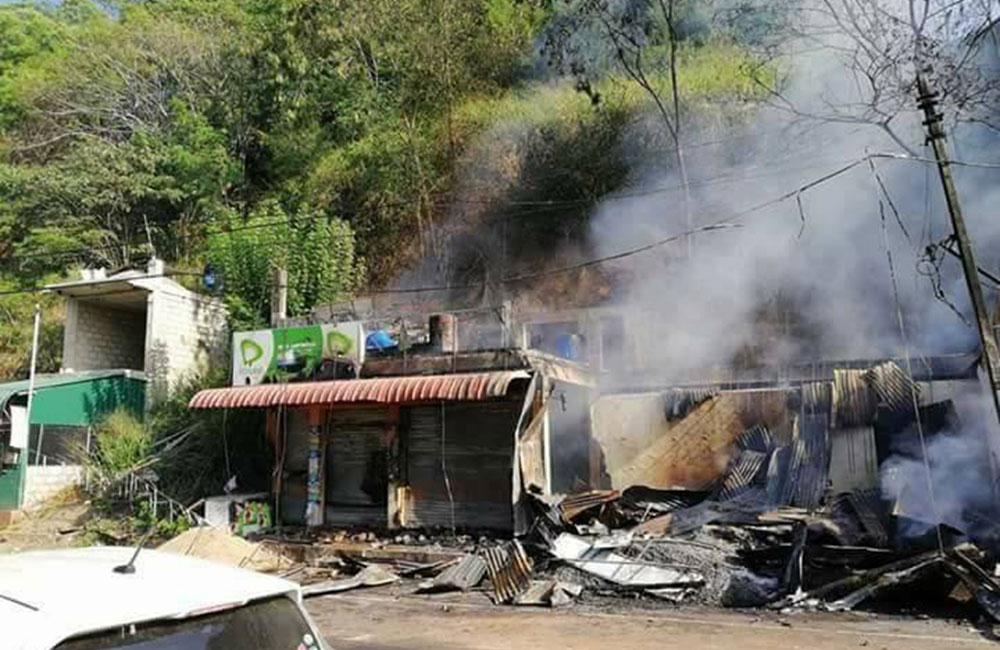 තෙල්දෙණිය සිදුවීමේදී පොලිසියේ හැසිරීම සැකසහිතයි