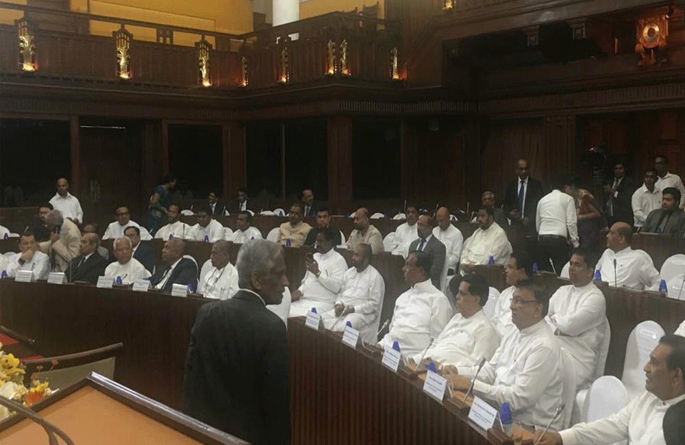 අද දිවුරුම්දුන් රාජ්‍ය අමාත්‍යවරුන් 08 - නියෝජ්‍ය අමාත්‍යවරුන් 10 මෙන්න