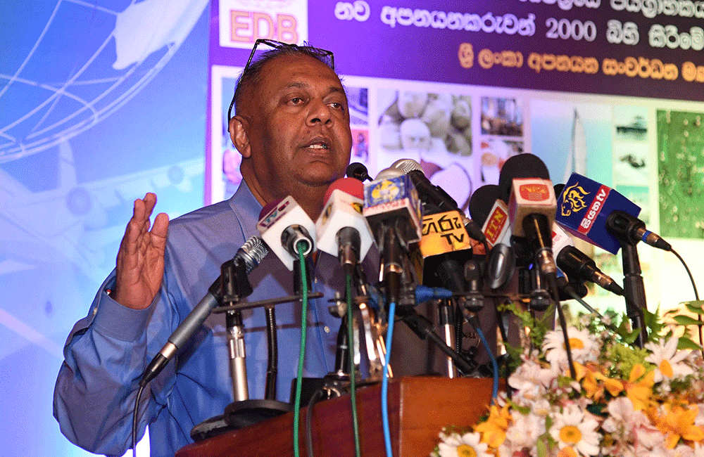 අපේ ජානවල ඇති ව්‍යවසායකත්ව හැකියාව අවදි කරවා ගත යුතුයි. - අමාත්‍ය මංගල සමරවීර