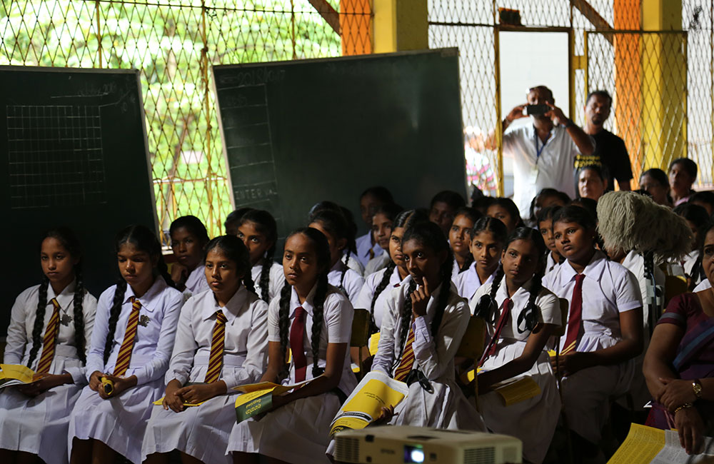 'අහන්න' නව මුහුණුවරකින් පාසලට'