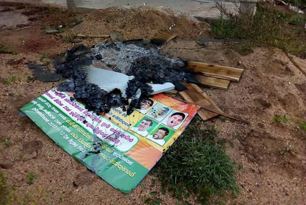 කුමන්ත්‍රණ ආණ්ඩුව වැඩ අල්ලයි : මැර ප්‍රහාර සමඟ නිවාස ව්‍යාපෘතිවලට හානි කරයි !