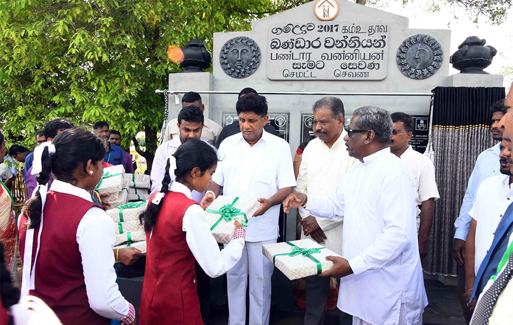 ජනතා පැතුම් ඉටුනොකර ගෙදර ගිය අය  : ජනපති අගමැති වරප්‍රසාද ඉල්ලනවා - සජිත් 