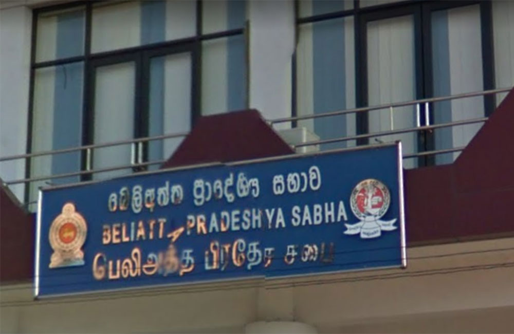 මහින්දගේ ගමේ "සභාපති  පොහොට්ටුවත්"  හොරකමේ 