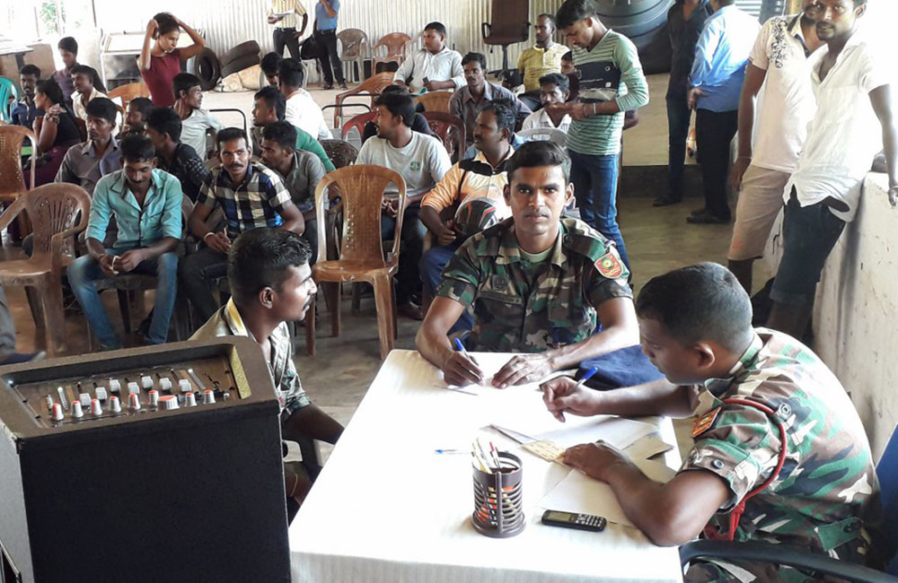 රැකියා විරහිත කිලිනොච්චි තරුණ තරුණියන්ට යුද හමුදාවෙන් රැකියා ! 