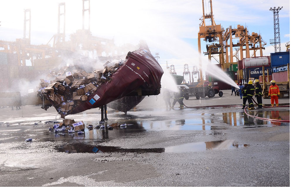 වරායේ ගින්න නිවන්න : නාවුක හමුදා සහය 