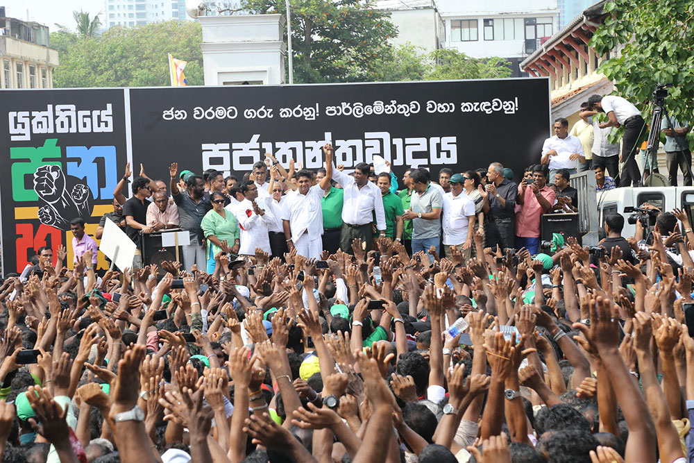 සටනට පන දෙන්න : සජිත් - රවී එක මිටට !