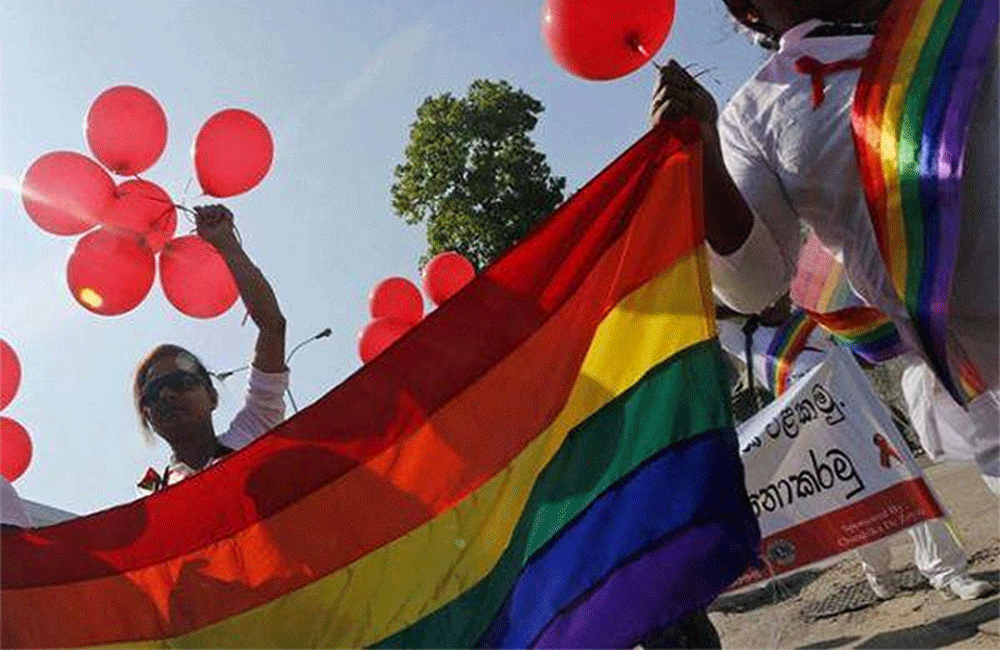 දේදුනු කොඩියක් ගෙනා සිසුවියකට ජාත්‍යන්තර පාසලකින් දැඩි දඬුවම්!