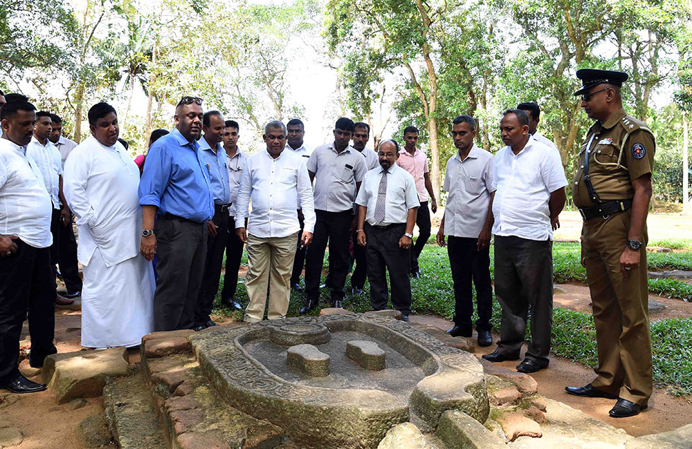 ත්‍රිවිධ හමුදාව "ගම්පෙරළියෙන්" සංවර්ධන සංග්‍රාමයට !