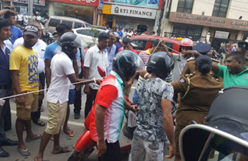 මාතර කොල්ලයට පැමිණි මහ කෙරුමා දැලේ !