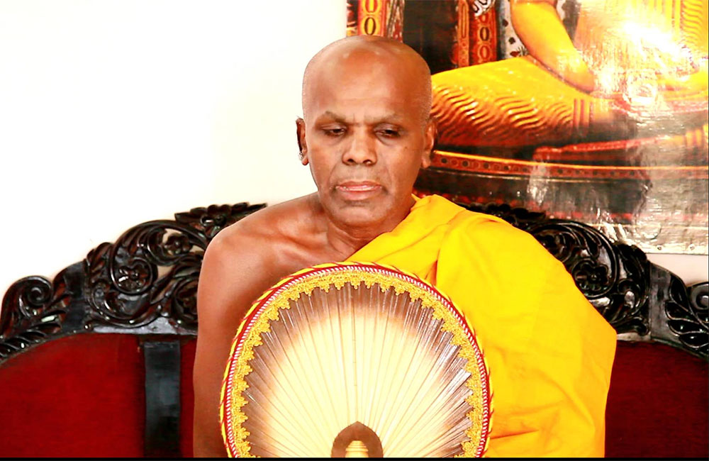 හිට්ලර් වෙලා රට හදන්න : අනුනායක හිමිගෙන් ගෝඨාට මාරම බණක් !