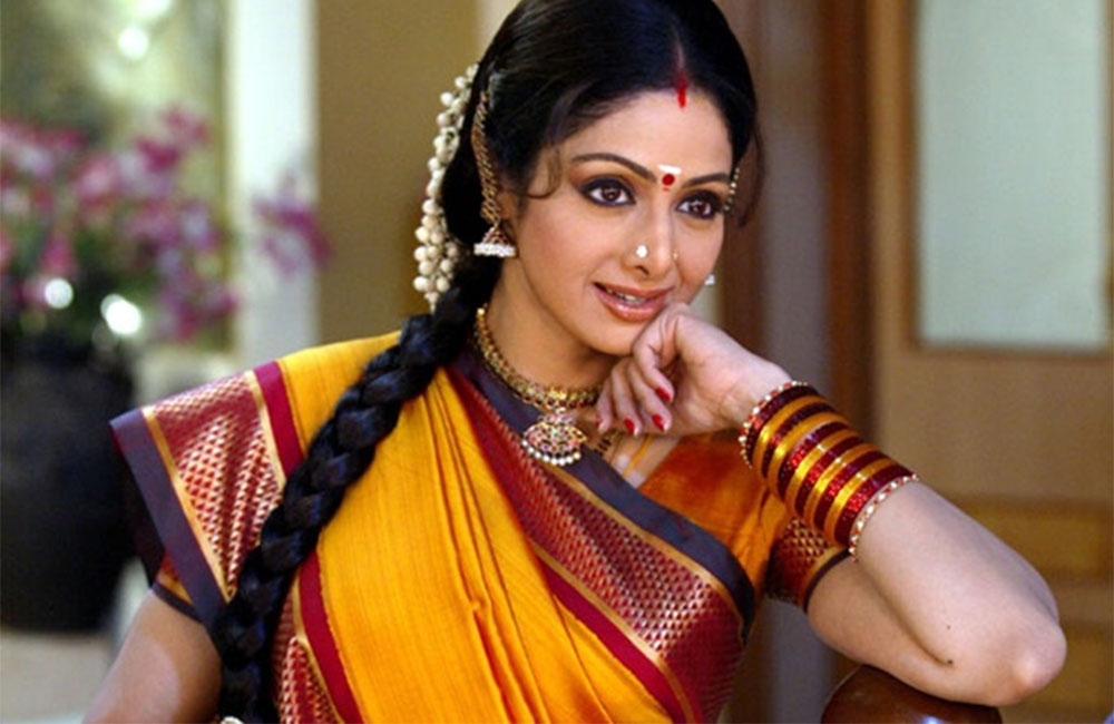 ඉන්දීය සිනමා නිලි ශ්‍රීදේවි දිවියෙන් සමුගනී