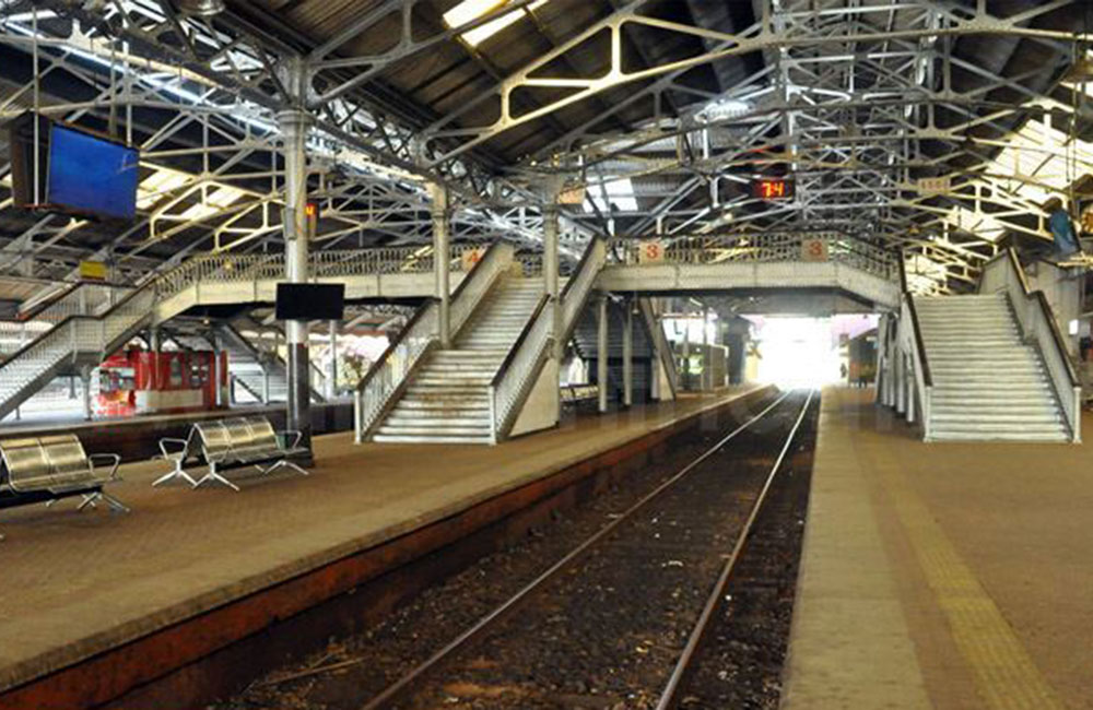 දුම්රිය වර්ජනය අදත් : විකල්ප පියවර ගැනීමට රජයේ අවධානය !
