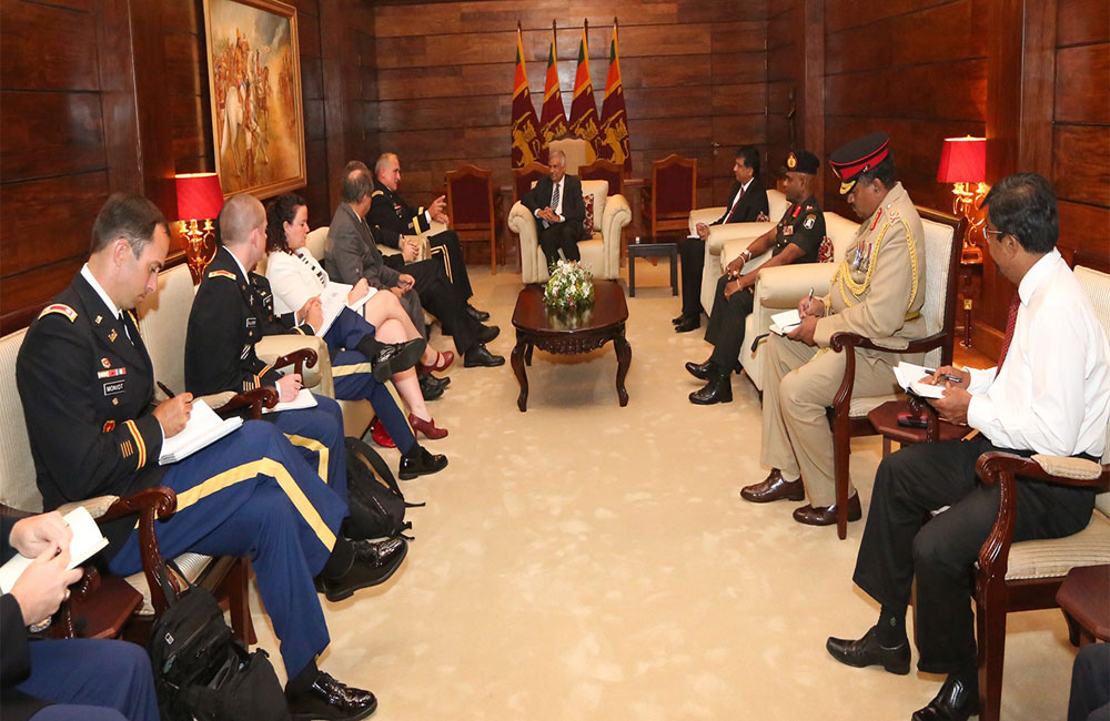 ඇමෙරිකානු, පැසිපික් කලාපීය හමුදා ප්‍රධානී ජනරාල් රොබට් බ්‍රවුන් අගමැති හමුවෙයි !