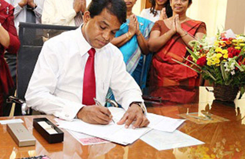 පනතට පටහැනි මි: 840ක් : විදුලි ලේකම් අත්සනින් යයි 