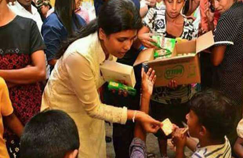 චතුරිකා, ජනාධිපති තාත්තාගේ විරෝධය නොතකයි : ළමුන්ට 'මයිලෝ' බෙදයි