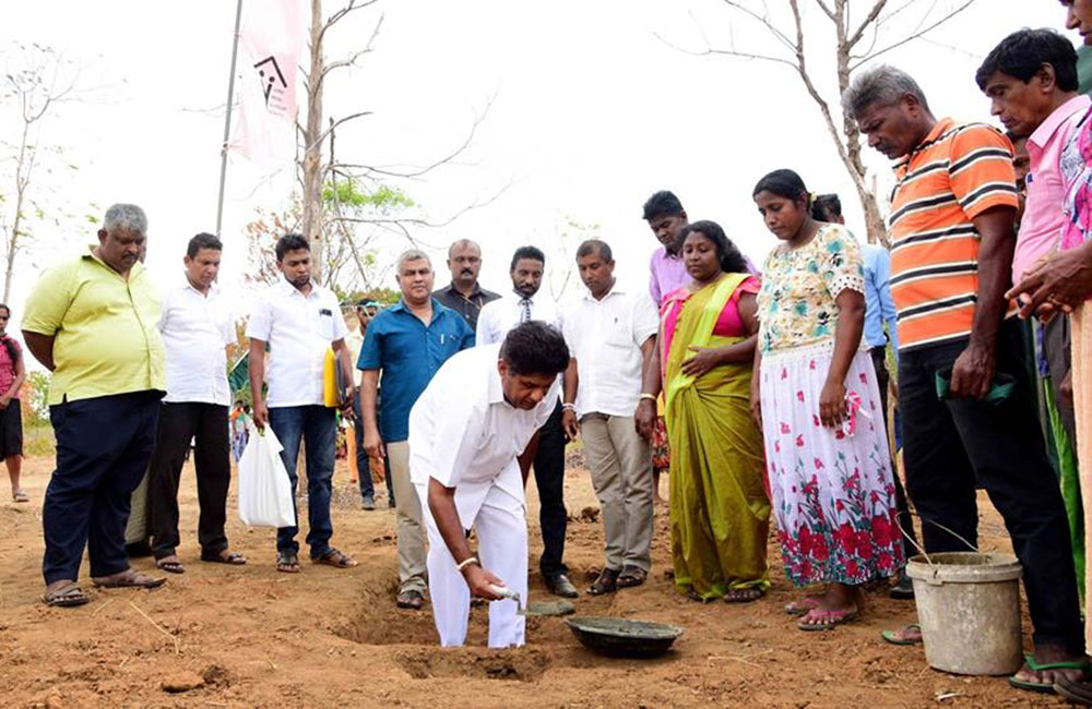 අසරණ රෝගී ජනතාවට වැඩි මිලට ඖෂධ විකිණීම මොන දේශප්‍රේමයක්ද ?- සජිත් 