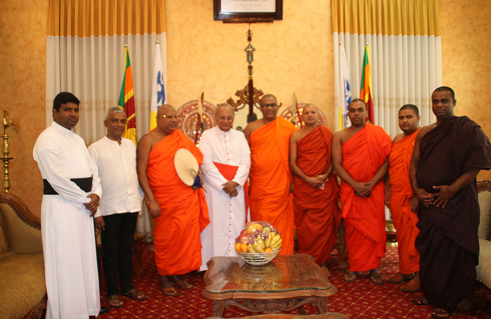 රවී සංහිඳියාවට පාර කපයි : ඥානසාර හිමි සහ කාදිනල් හිමි එක්කරයි