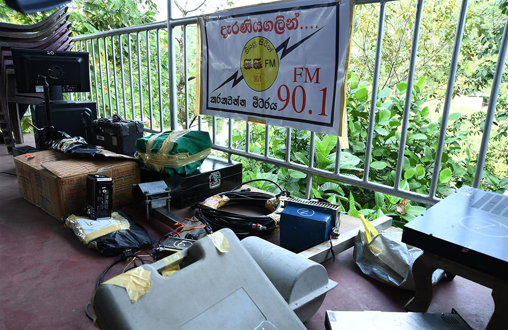 නීති විරෝධී FM ගුවන් විදුලි නාලිකාවක් වටලයි