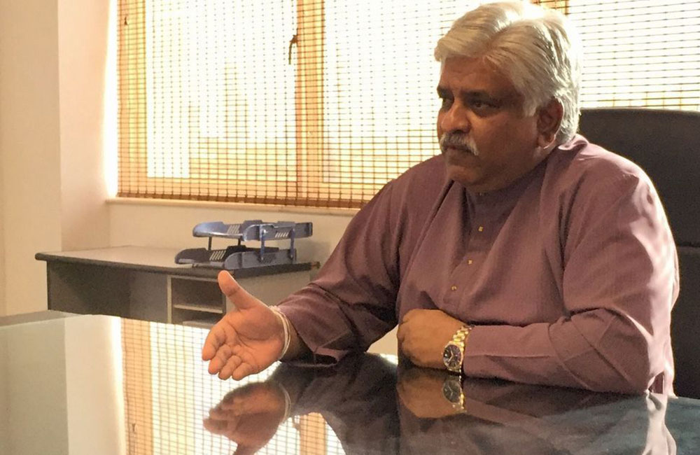 ලොකුම ක්‍රිකට් ක්‍රීඩාංගණය බොරු වැඩක් : ලෝක කුසලානය දිනාදුන් නායකයා දෙහි කපයි !