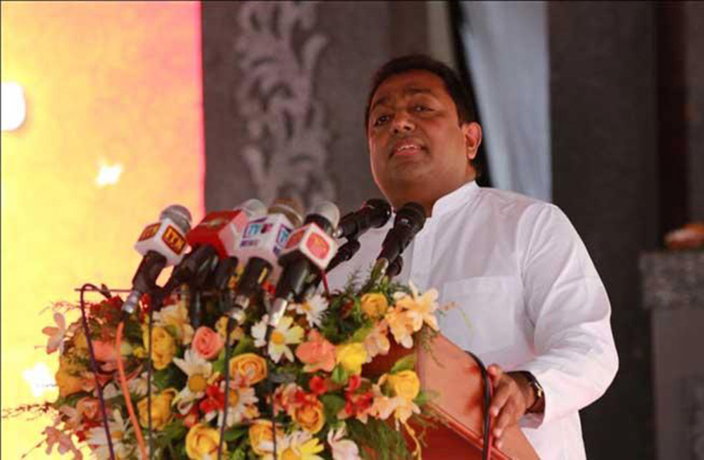 එක තැන කැරකීමේ ආදීනව අකිල කියයි !