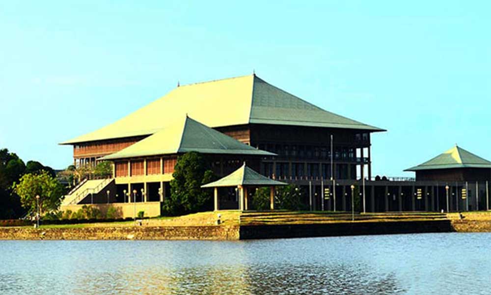 මැයි 08 : පාර්ලිමේන්තුවේ නව සැසිවාරය ගැනත් මඩක්