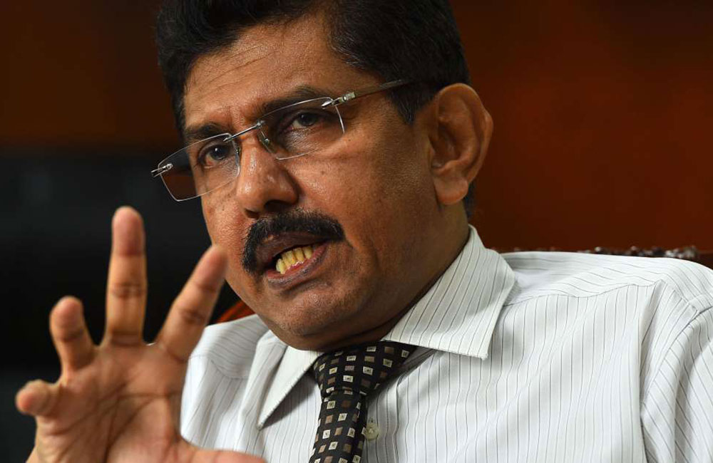 රට වටේම කොරෝනා ප්‍රතිඵල ගලා එනකොට : සෞඛ්‍ය අධ්‍යක්ෂ ජනරාල් කියන කතාව !