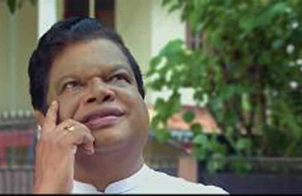 බැංකුවට පොල්ල තියන්න ගිය බන්දුල මන්ත්‍රීට වැඩ වරදීයි !