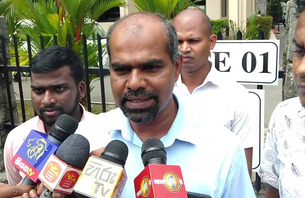 මැතිවරණ රාජකාරි කරන නිලධාරීන් අවධානමේ : ලෙඩ නොකර උත්තර දෙන්න !