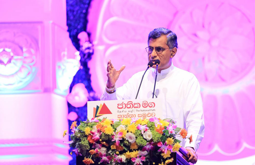 කාන්තාවට මුල්තැන දියයුතුයි - පාඨලී