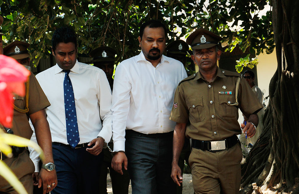 බැනාට දුන් තීන්දුවෙන් මහේන්ද්‍රන්ගේ පැමිණීම කල් යයි !