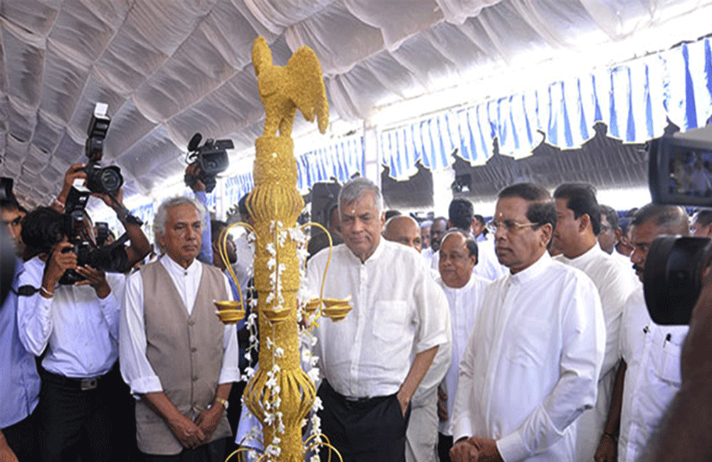 රාජපක්ෂලා අත්අඩංගුවට ගැනීමට “පොල්ල දැම්මේ ජනාධිපති” (වීඩියෝ)