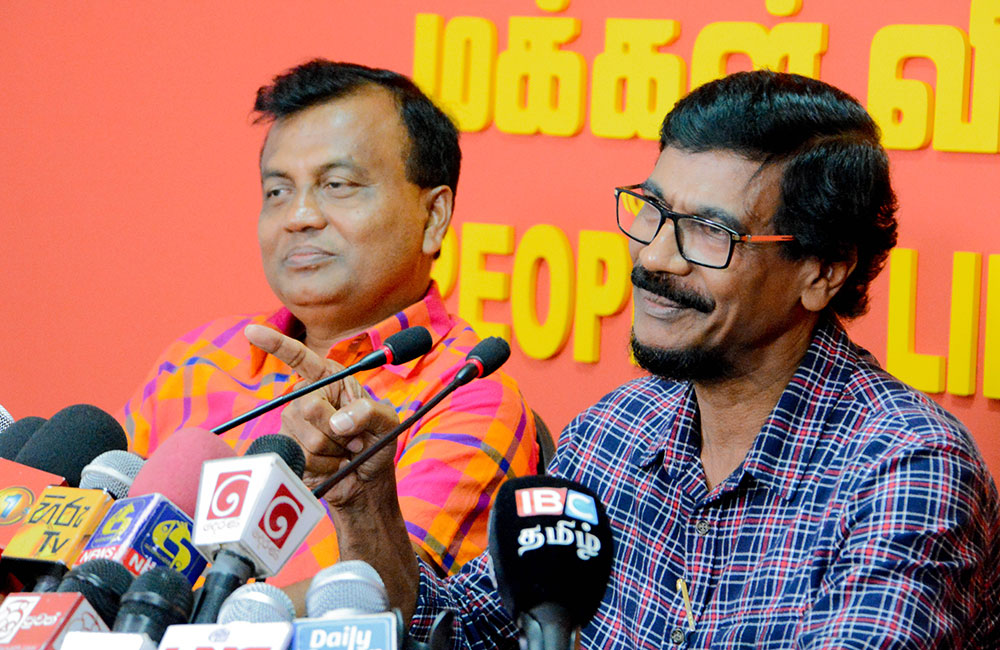 ඊළාම් රාජ්‍යක් ඉල්ලූ වර්ධරාජා පෙරුමාල් ගන්න තරම් රාජපක්ෂලා බංකොලොත් !