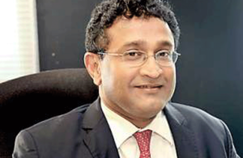 ලක්ෂ අටේ පඩි වැටුප් වර්ධකය මත ආයෝජන මණ්ඩලයේ අධ්‍යක්ෂ ජනරාල් ගෙදර ?