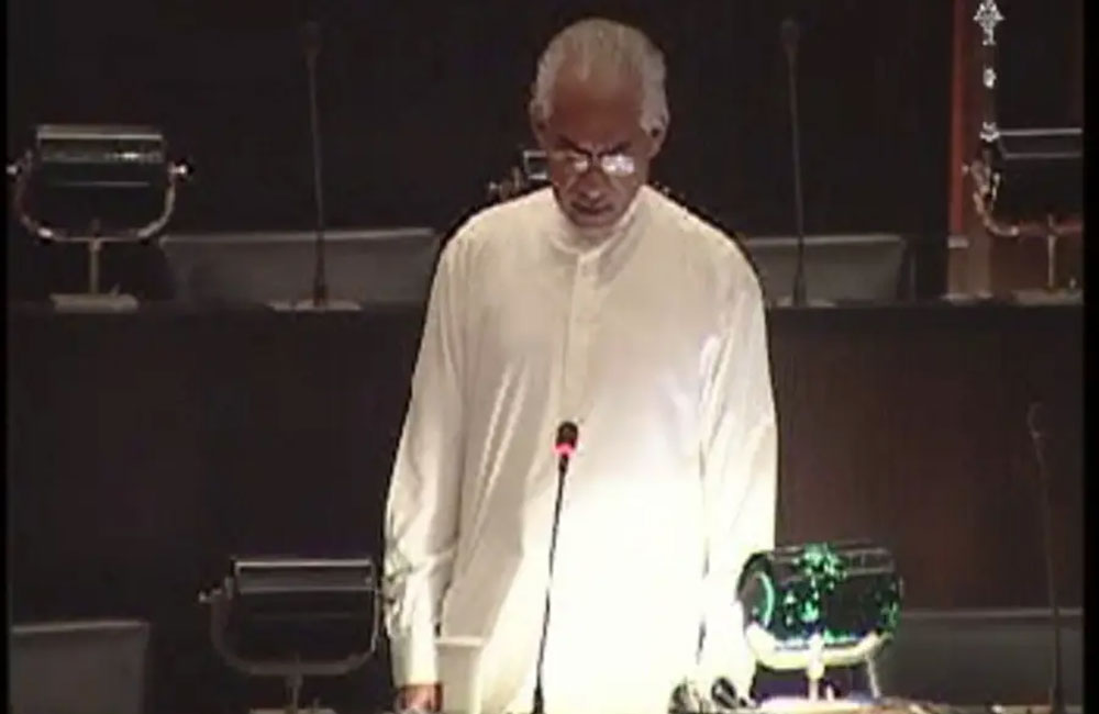 ඉරාන්ගේ ප්‍රශ්නවලට ආණ්ඩුවේ බිල්බෝඩ් දේශප්‍රේමීන්ට උත්තර නැති වෙයි !