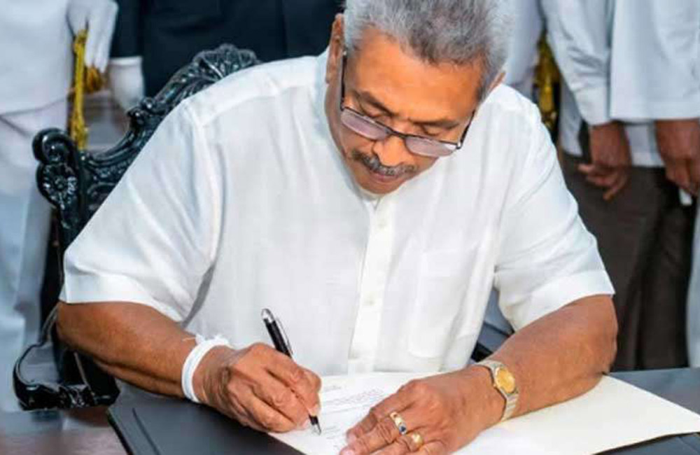 ගෝඨාභය ජනාධිපති විජයබාහු රජුගේ නැවත ඉපදීමක් බව සොයාගෙන !