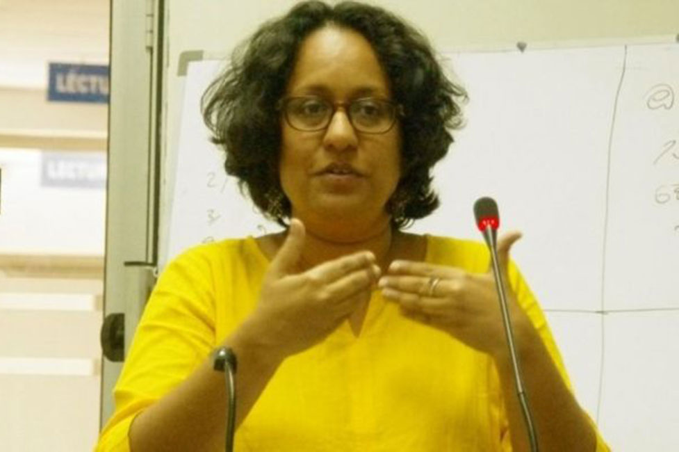 සුජාත දරුවා කෙලෙසීමේ චෝදනාව පෙරළා සිරිසේනටම - හරිනි අමරසූරිය