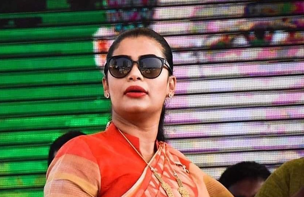 හිරුණිකාගෙන් සිරිසේනට ආරාධනයක් !