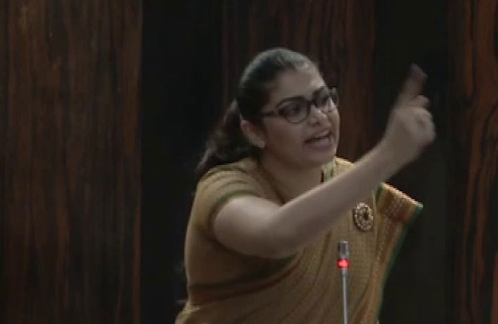 හිරුණිකා ජනාධිපතිව අලුතින් බෞතීස්ම කරයි !