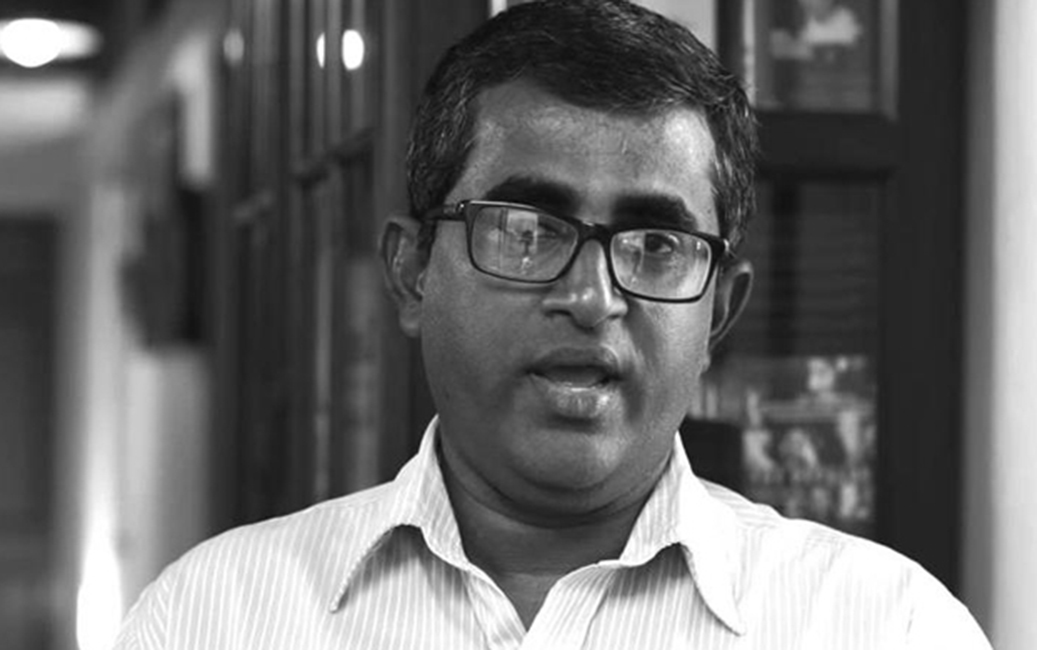 රාවය කතෘ ඉල්ලා අස්වෙයි !